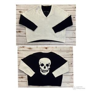 Skull Cashmere White and Navy V-Neck Oversized Cropped Sweater